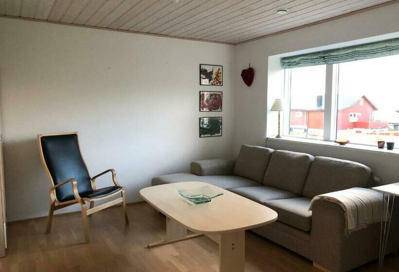 اتاق لوکس با چشم‌انداز دریا, Light & Spacious Home
