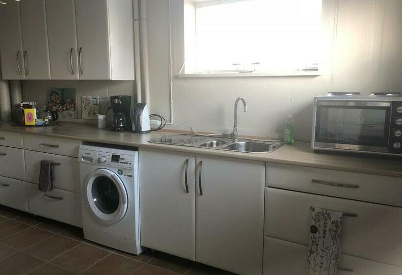 اتاق لوکس با چشم‌انداز دریا, Light & Spacious Home
