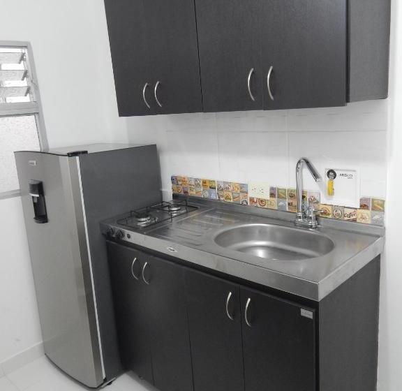 استودیوی استاندارد, Aparta Estudio 7051
