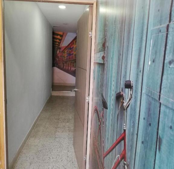 استودیوی استاندارد, Aparta Estudio 7051