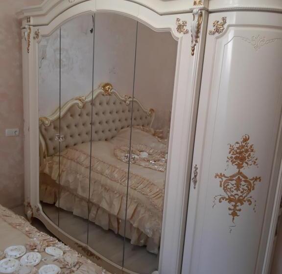 استودیو خانوادگی, Arkadiya House