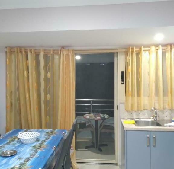 اتاق خانوادگی, Eleana's Apartament