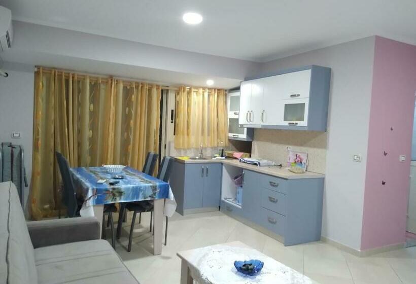 اتاق خانوادگی, Eleana's Apartament