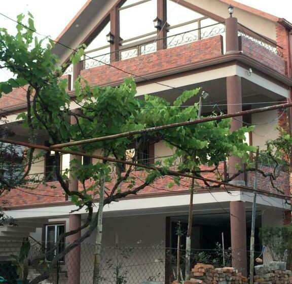 اتاق استاندارد سه تخته با بالکن, Kobuleti