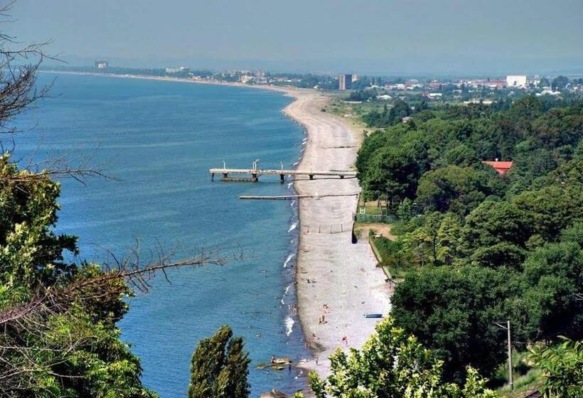 اتاق استاندارد سه تخته با بالکن, Kobuleti