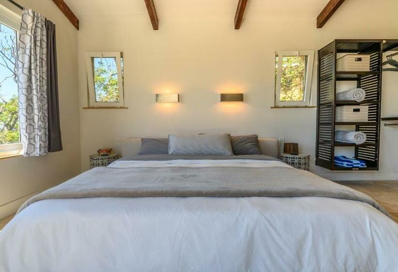 ویلای سوپریور 1 خوابه, Villa Topaz Above West Bay With 360 Degree Views!
