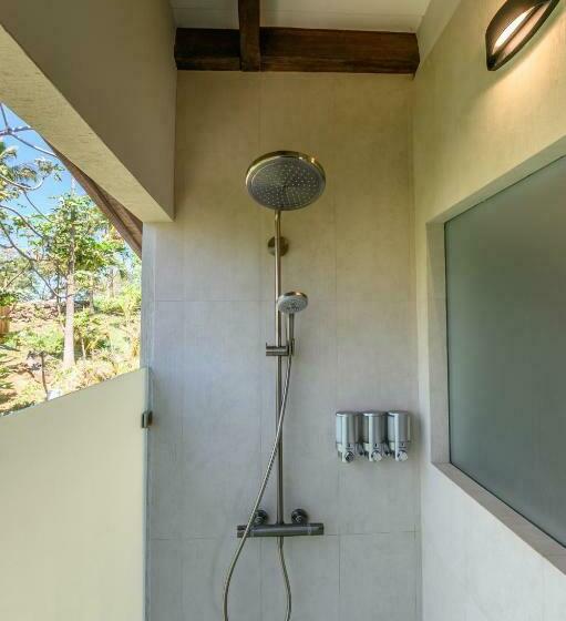 ویلای سوپریور 1 خوابه, Villa Topaz Above West Bay With 360 Degree Views!