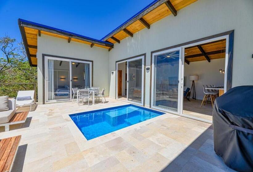 ویلای سوپریور 1 خوابه, Villa Topaz Above West Bay With 360 Degree Views!