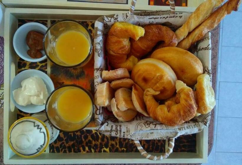 تختخواب در اتاق مشترک, Ruca Kiñe Hostel