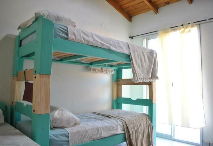 تختخواب در اتاق مشترک, Ruca Kiñe Hostel