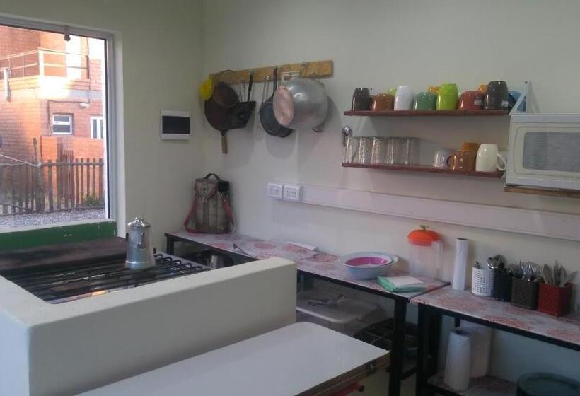 تختخواب در اتاق مشترک, Ruca Kiñe Hostel