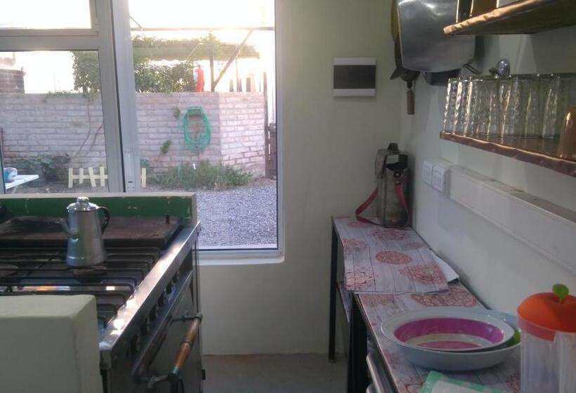 تختخواب در اتاق مشترک, Ruca Kiñe Hostel