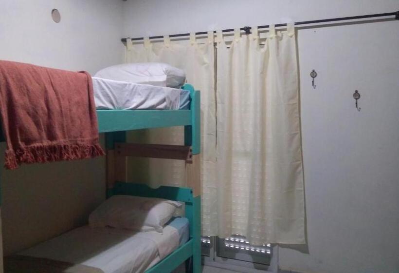 تختخواب در اتاق مشترک, Ruca Kiñe Hostel