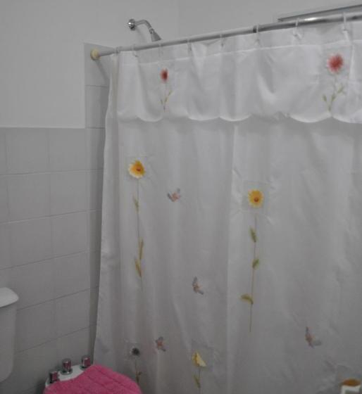 اتاق استاندارد با سرویس بهداشتی مشترک, Ruca Kiñe Hostel