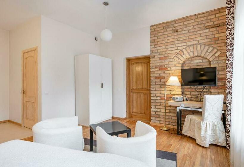 استودیوی استاندارد, Stepono Apartments