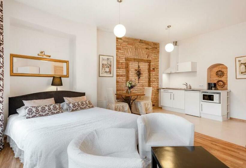 استودیوی استاندارد, Stepono Apartments