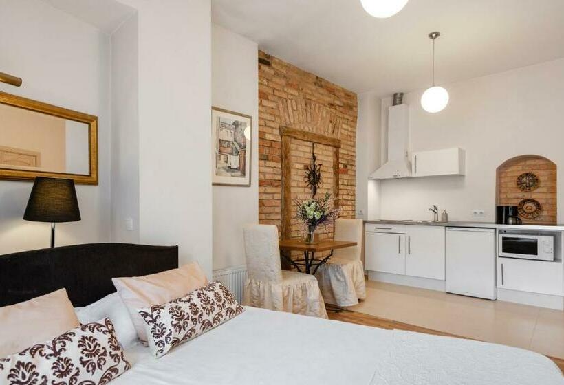 استودیوی استاندارد, Stepono Apartments