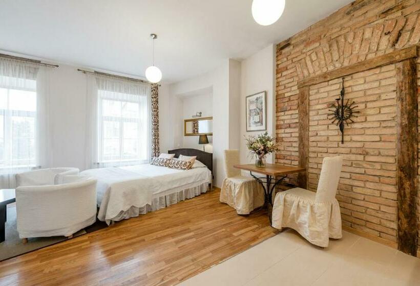 استودیوی استاندارد, Stepono Apartments
