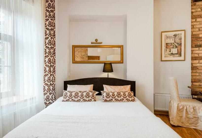 استودیوی استاندارد, Stepono Apartments