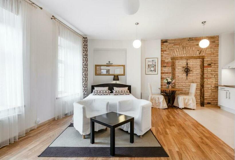 استودیوی استاندارد, Stepono Apartments