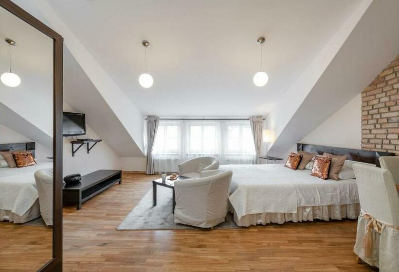 استودیوی لوکس, Stepono Apartments