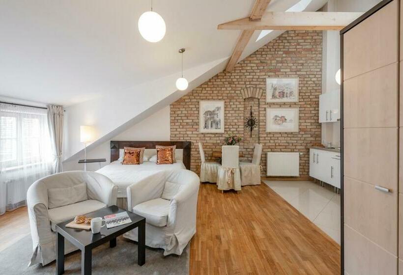 استودیوی لوکس, Stepono Apartments