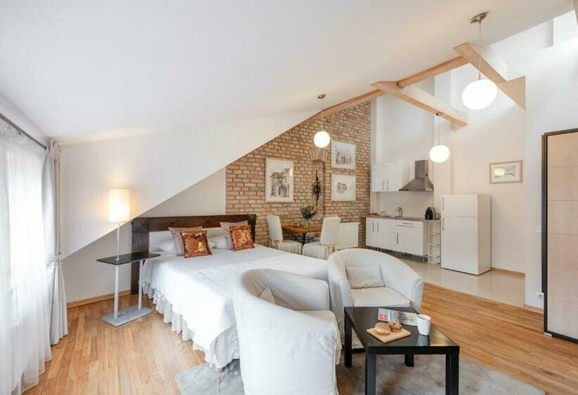 استودیوی لوکس, Stepono Apartments