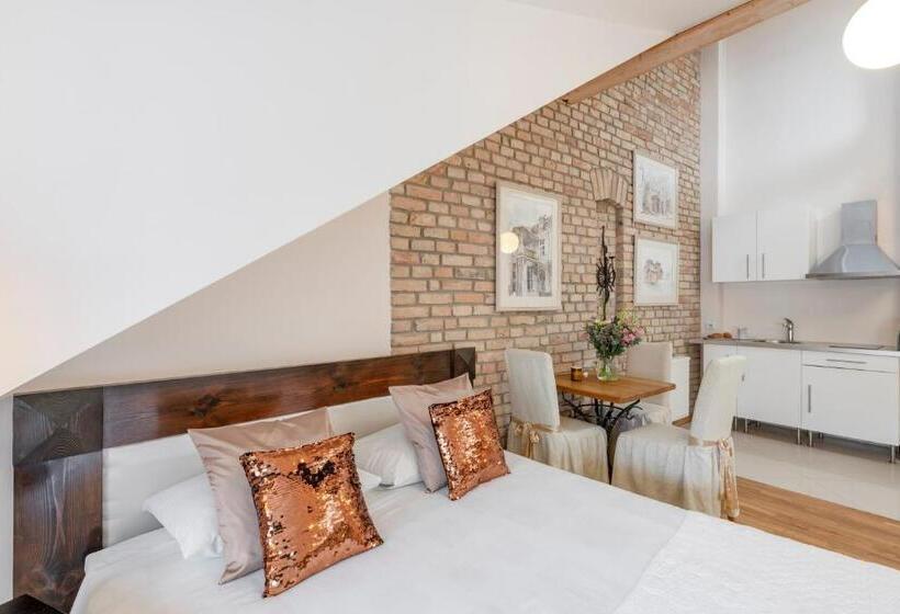 استودیوی لوکس, Stepono Apartments