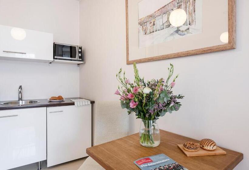 استودیوی لوکس, Stepono Apartments