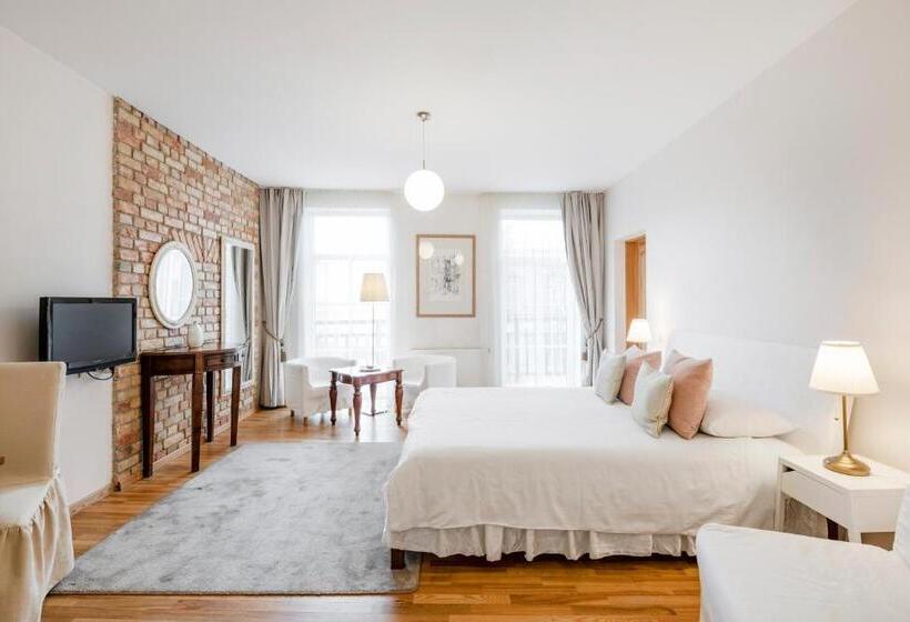 استودیوی لوکس, Stepono Apartments