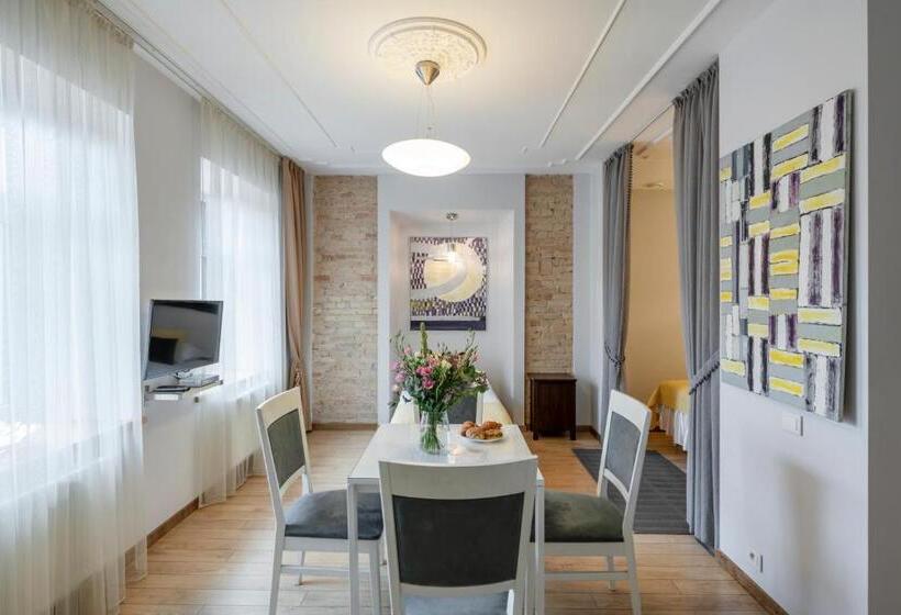 سوییت, Stepono Apartments