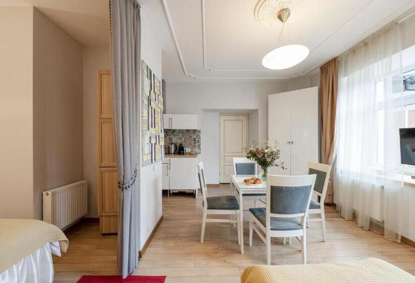 سوییت, Stepono Apartments