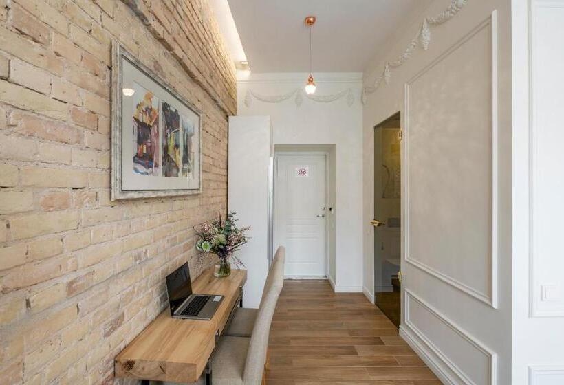 اتاق استاندارد, Stepono Apartments
