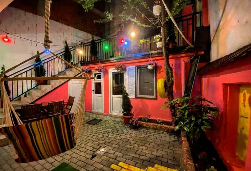 آپارتمان 1 خوابه, Zani Hostel