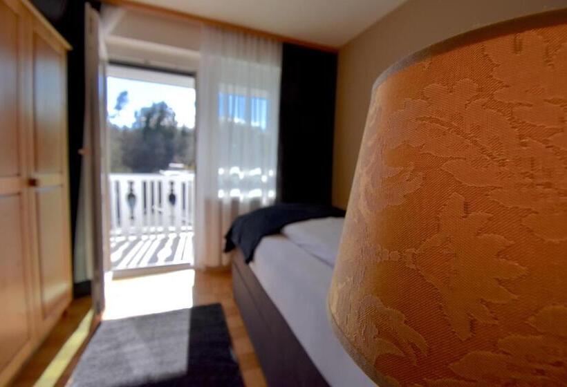 Standard Enkeltværelse m. Balkon, Rooms & Amoria Spa For Adults Only   Hotel Jägerhof Wörthersee
