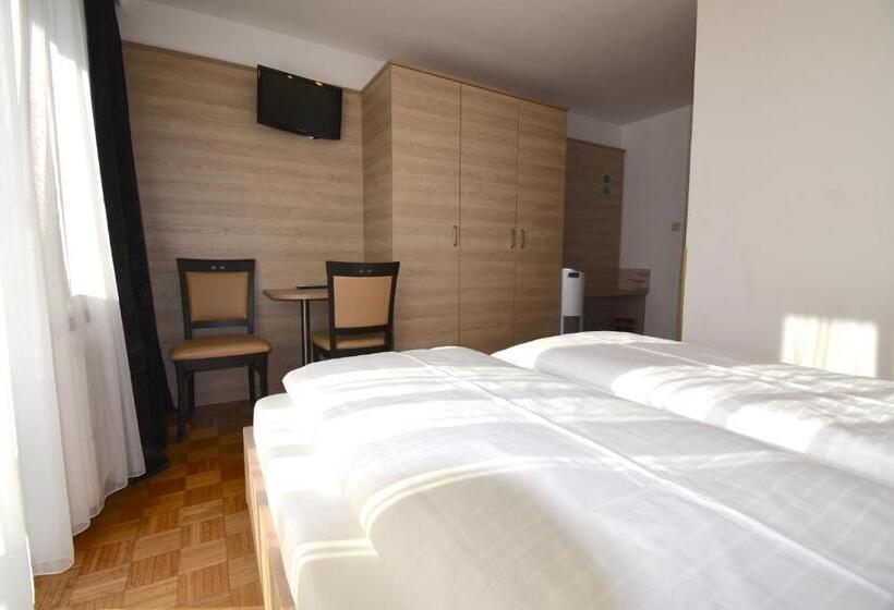 Standard Værelse m. Balkon, Rooms & Amoria Spa For Adults Only   Hotel Jägerhof Wörthersee