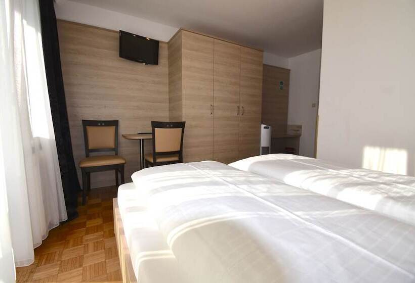 Standard Værelse m. Balkon, Rooms & Amoria Spa For Adults Only   Hotel Jägerhof Wörthersee