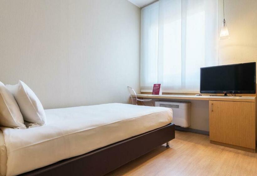 اتاق استاندارد یک نفره, B&b Hotel Milano La Spezia