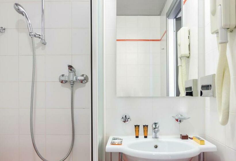 اتاق استاندارد یک نفره, B&b Hotel Milano La Spezia