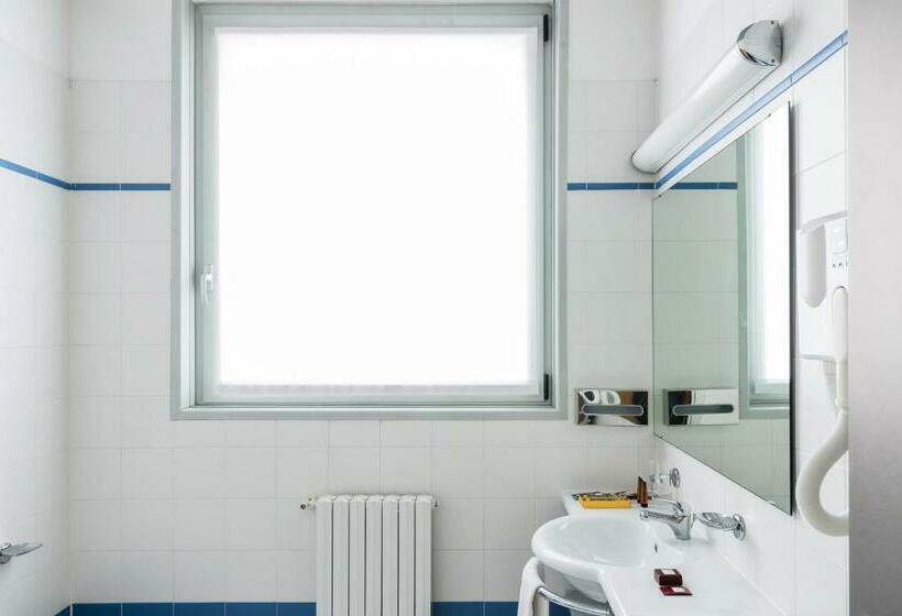 اتاق استاندارد یک نفره, B&b Hotel Milano La Spezia