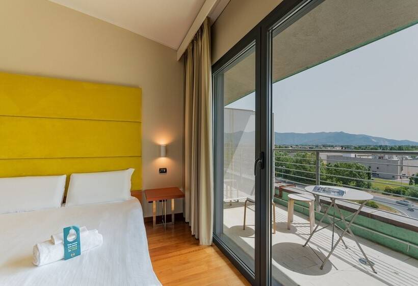 Quarto Triplo Standart com Terraço, B&b  Pisa