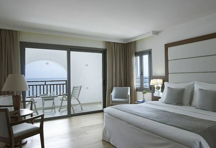 سوییت با چشم‌انداز دریا, Creta Maris Resort