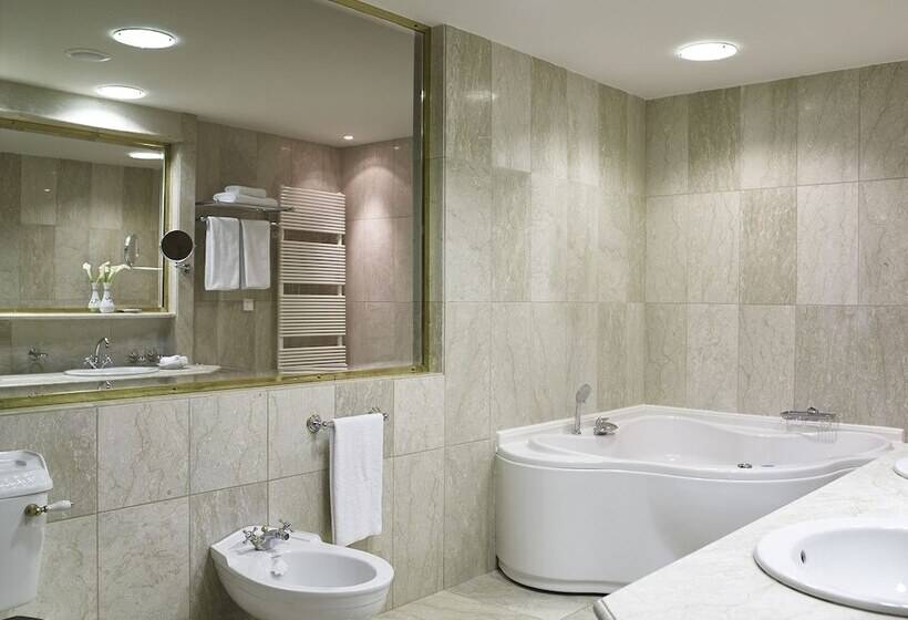 سوییت, Creta Maris Resort