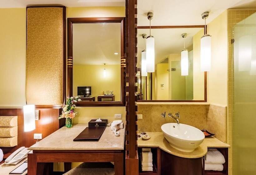 اتاق لوکس, Duangjitt Resort, Phuket