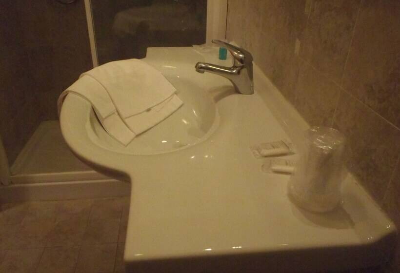 اتاق خانوادگی, Airone Pisa Hotel Ristorante
