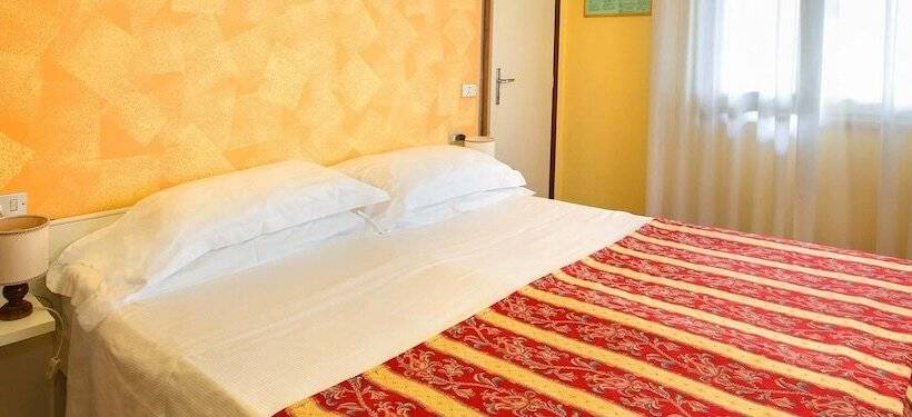 Standaard Driepersoonskamer, Albergo Nazionale