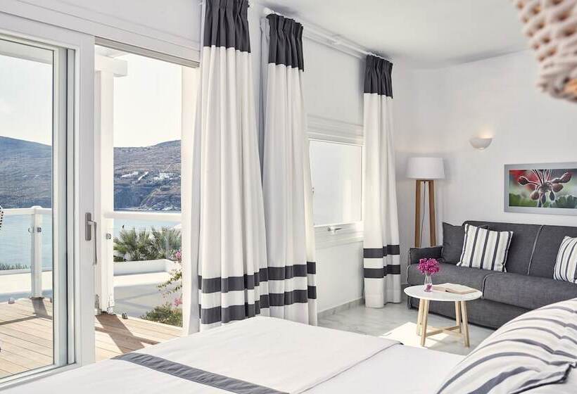 سوییت جونیور با چشم‌انداز دریا, Archipelagos Hotel   Small Luxury Hotels Of The World