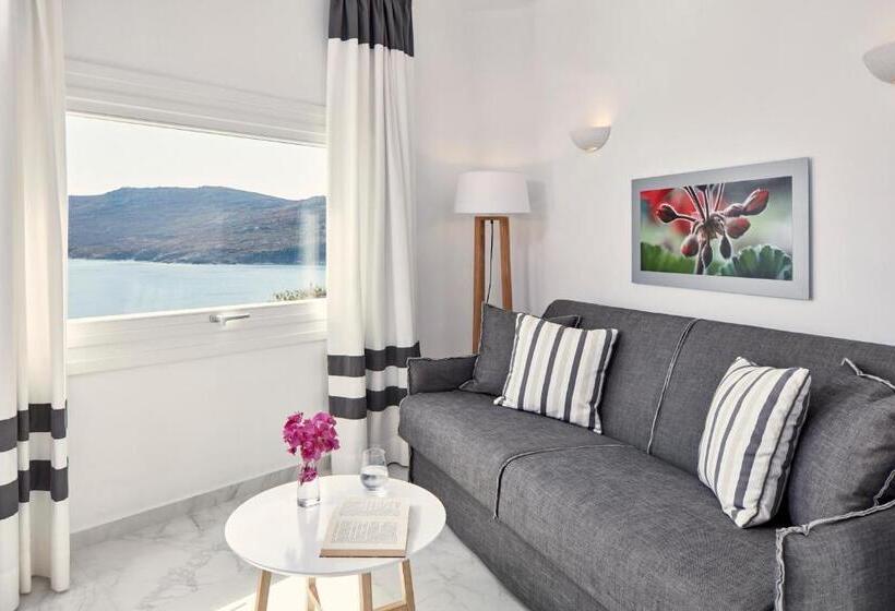 سوییت جونیور با چشم‌انداز دریا, Archipelagos Hotel   Small Luxury Hotels Of The World