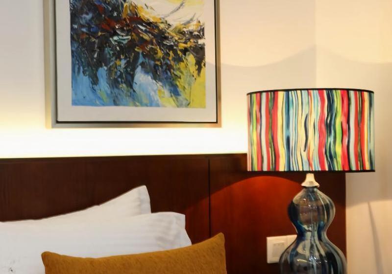 سوئیت جونیور با ماساژ آبی, Art Hotel Athens