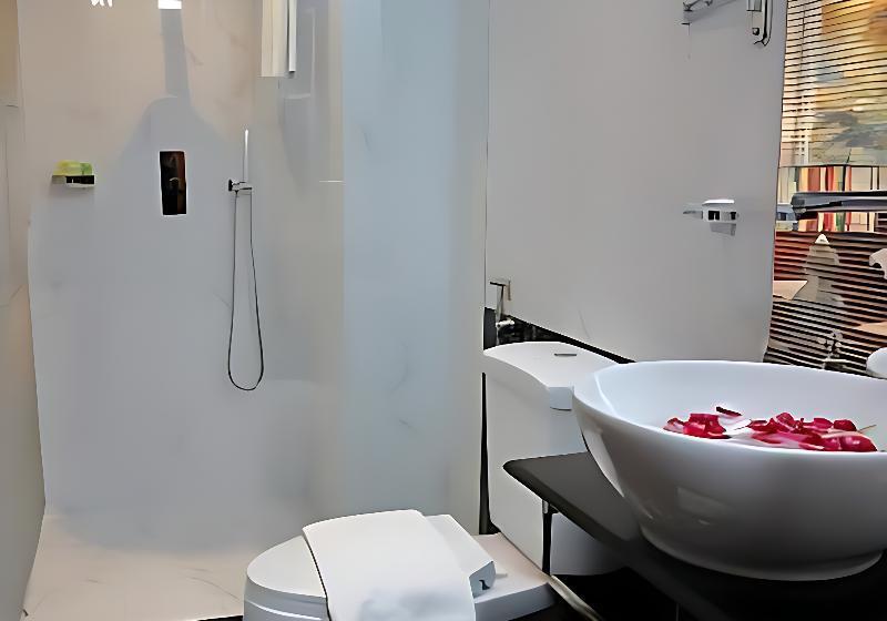 سوئیت جونیور با ماساژ آبی, Art Hotel Athens
